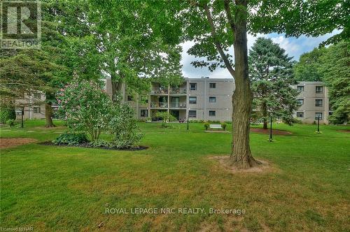 113 - 4658 Drummond Road, Niagara Falls, ON - Outdoor