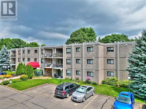 113 - 4658 Drummond Road, Niagara Falls, ON - Outdoor