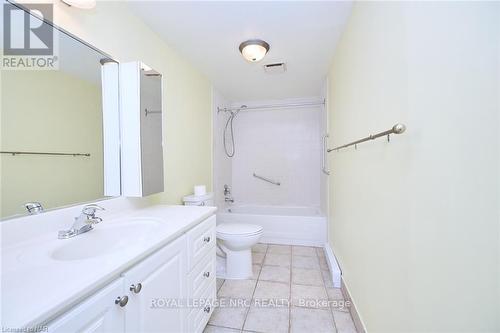 113 - 4658 Drummond Road, Niagara Falls, ON - Indoor Photo Showing Bathroom