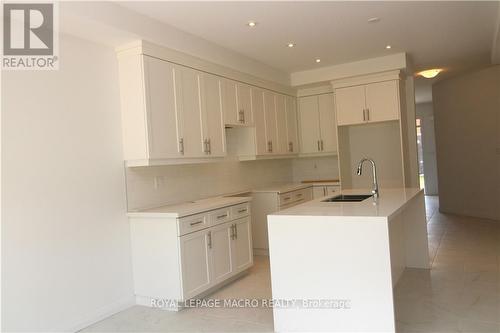 36 Holder Drive, Brantford, ON - Indoor Photo Showing Kitchen