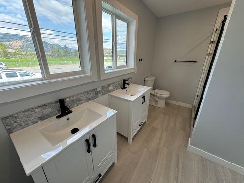 A - 2680 75Th Avenue, Grand Forks, BC - Indoor Photo Showing Bathroom