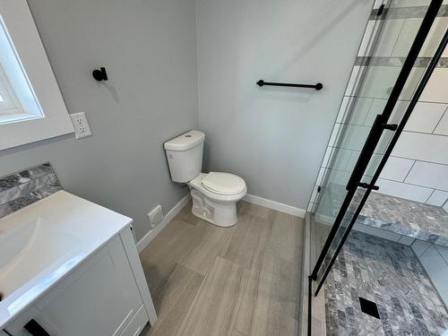 A - 2680 75Th Avenue, Grand Forks, BC - Indoor Photo Showing Bathroom