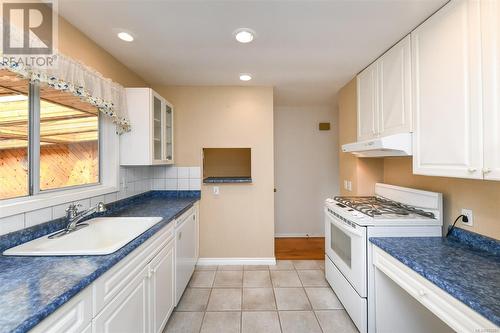 531 11Th St, Courtenay, BC - Indoor Photo Showing Kitchen