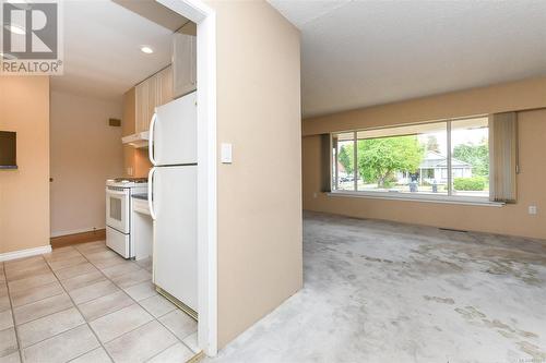 531 11Th St, Courtenay, BC - Indoor Photo Showing Kitchen