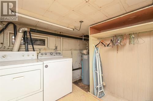 531 11Th St, Courtenay, BC - Indoor Photo Showing Laundry Room