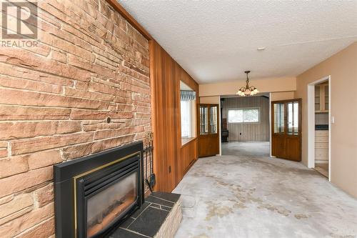 531 11Th St, Courtenay, BC - Indoor With Fireplace