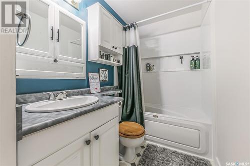 714 Worobetz Crescent N, Regina, SK - Indoor Photo Showing Bathroom