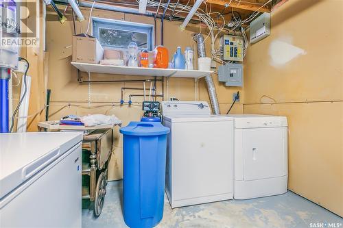 714 Worobetz Crescent N, Regina, SK - Indoor Photo Showing Laundry Room