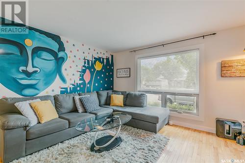 714 Worobetz Crescent N, Regina, SK - Indoor Photo Showing Living Room