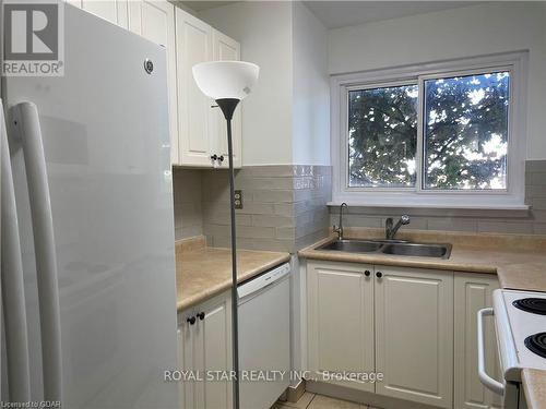 38 - 201 Silvercreek Parkway N, Guelph, ON - Indoor Photo Showing Kitchen With Double Sink