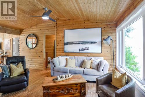 10 Kellington Point Road, Parry Sound, ON - Indoor Photo Showing Living Room