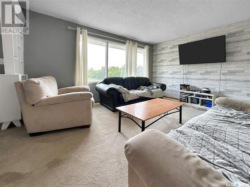 50 2 Avenue E, Montmartre, SK - Indoor Photo Showing Living Room