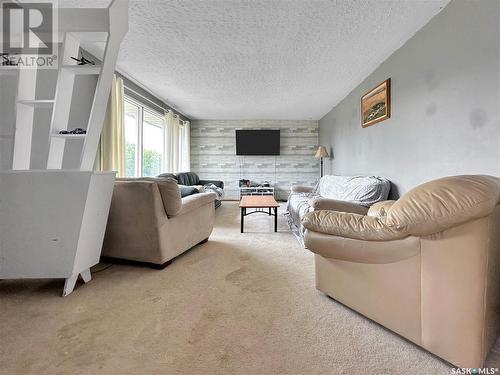 50 2 Avenue E, Montmartre, SK - Indoor Photo Showing Living Room