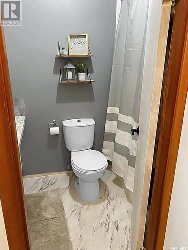 50 2 Avenue E, Montmartre, SK - Indoor Photo Showing Bathroom