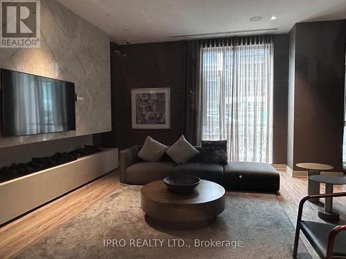 113 - 8 Nahani Way, Mississauga, ON - Indoor Photo Showing Living Room