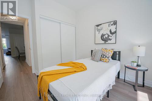 216 - 652 Cricklewood Drive, Mississauga (Mineola), ON - Indoor Photo Showing Bedroom