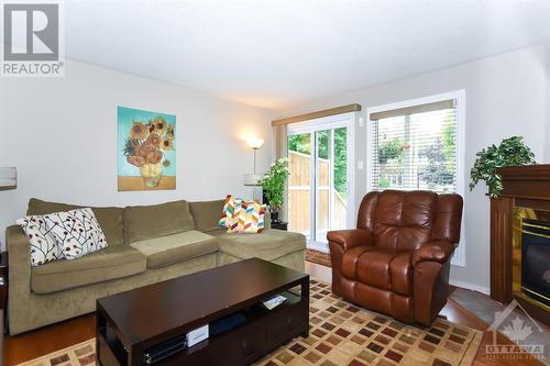 1100 Gablefield Private Unit#24, Ottawa, ON - Indoor Photo Showing Living Room