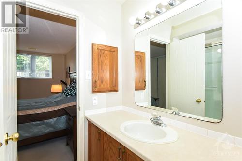 1100 Gablefield Private Unit#24, Ottawa, ON - Indoor Photo Showing Bathroom