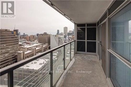 1405 - 386 Yonge Street, Toronto, ON - Outdoor With View With Exterior