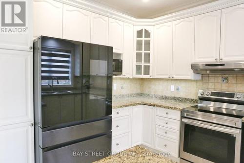 2309 Coronation Drive, Oakville, ON - Indoor Photo Showing Kitchen