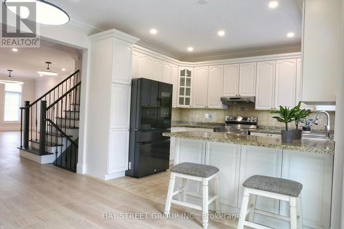 2309 Coronation Drive, Oakville, ON - Indoor Photo Showing Kitchen