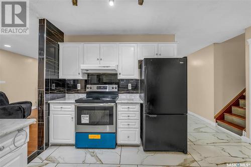 431 Chitek Crescent, Saskatoon, SK - Indoor Photo Showing Kitchen