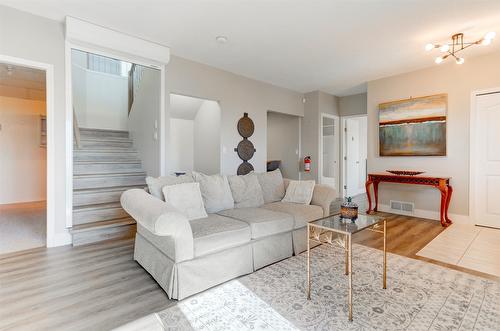 3582 Apple Way Boulevard, West Kelowna, BC - Indoor Photo Showing Living Room