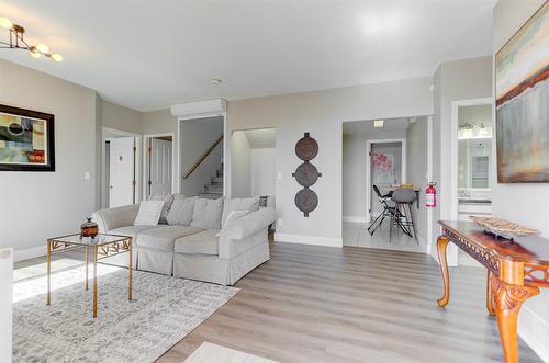 3582 Apple Way Boulevard, West Kelowna, BC - Indoor Photo Showing Living Room