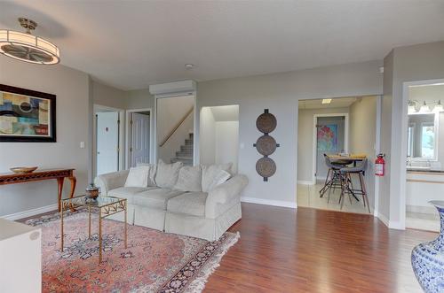 3582 Apple Way Boulevard, West Kelowna, BC - Indoor Photo Showing Living Room