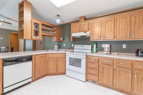 35-3225 Shannon Lake Road, West Kelowna, BC - Indoor Photo Showing Kitchen