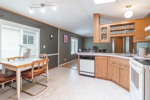 35-3225 Shannon Lake Road, West Kelowna, BC - Indoor Photo Showing Kitchen With Double Sink