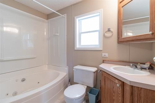 35-3225 Shannon Lake Road, West Kelowna, BC - Indoor Photo Showing Bathroom