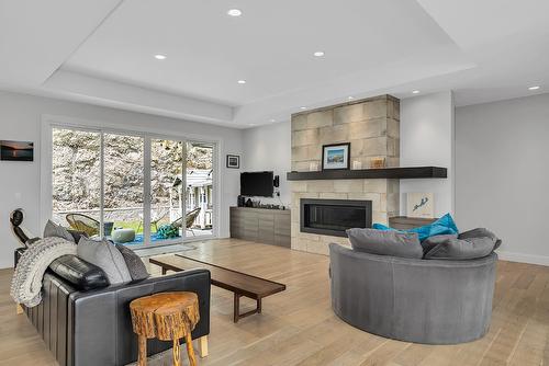 2558 Crown Crest Drive, West Kelowna, BC - Indoor Photo Showing Living Room With Fireplace