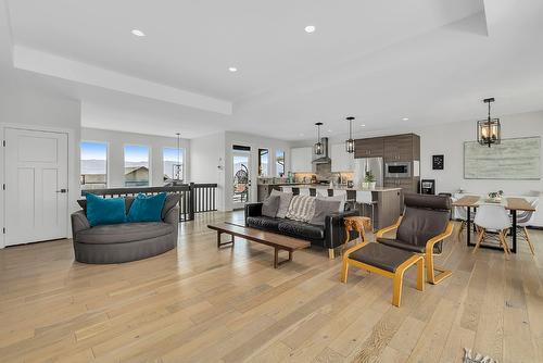 2558 Crown Crest Drive, West Kelowna, BC - Indoor Photo Showing Living Room