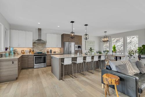 2558 Crown Crest Drive, West Kelowna, BC - Indoor Photo Showing Kitchen With Upgraded Kitchen