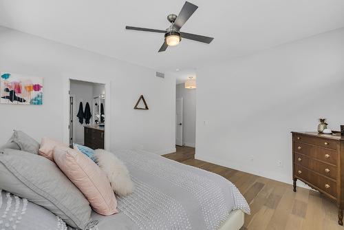 2558 Crown Crest Drive, West Kelowna, BC - Indoor Photo Showing Bedroom