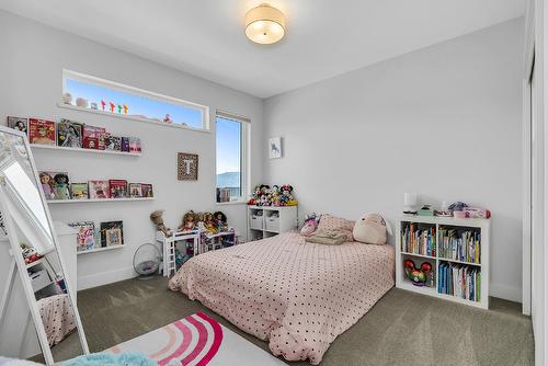 2558 Crown Crest Drive, West Kelowna, BC - Indoor Photo Showing Bedroom