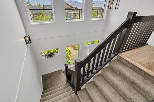 2558 Crown Crest Drive, West Kelowna, BC - Indoor Photo Showing Other Room