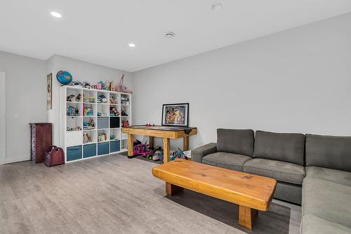 2558 Crown Crest Drive, West Kelowna, BC - Indoor Photo Showing Living Room