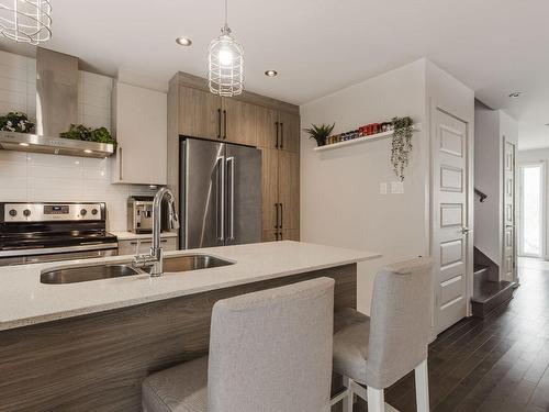 Kitchen - 1731 Rue Maurice-Cullen, Chambly, QC - Indoor Photo Showing Kitchen With Double Sink With Upgraded Kitchen