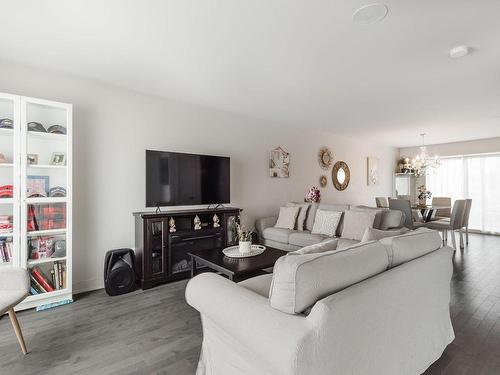 Salon - 1731 Rue Maurice-Cullen, Chambly, QC - Indoor Photo Showing Living Room