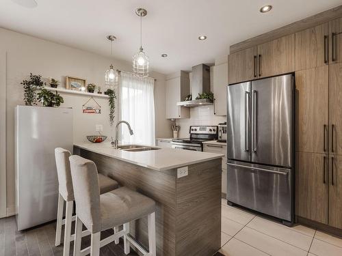 Kitchen - 1731 Rue Maurice-Cullen, Chambly, QC - Indoor Photo Showing Kitchen With Upgraded Kitchen