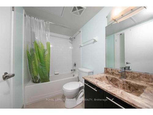 808-20 Joe Shuster Way, Toronto, ON - Indoor Photo Showing Bathroom