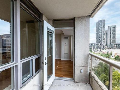 905-310 Burnhamthorpe Rd W, Mississauga, ON - Outdoor With Balcony With Exterior