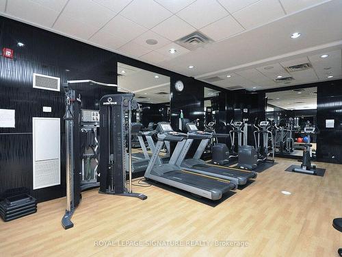 905-310 Burnhamthorpe Rd W, Mississauga, ON - Indoor Photo Showing Gym Room