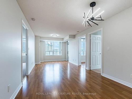 905-310 Burnhamthorpe Rd W, Mississauga, ON - Indoor Photo Showing Other Room