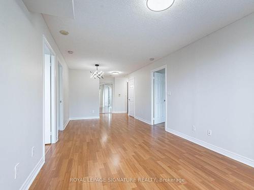 905-310 Burnhamthorpe Rd W, Mississauga, ON - Indoor Photo Showing Other Room