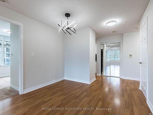 905-310 Burnhamthorpe Rd W, Mississauga, ON - Indoor Photo Showing Other Room