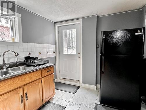 196 Meadowvale Road, Toronto (Centennial Scarborough), ON - Indoor Photo Showing Kitchen With Double Sink