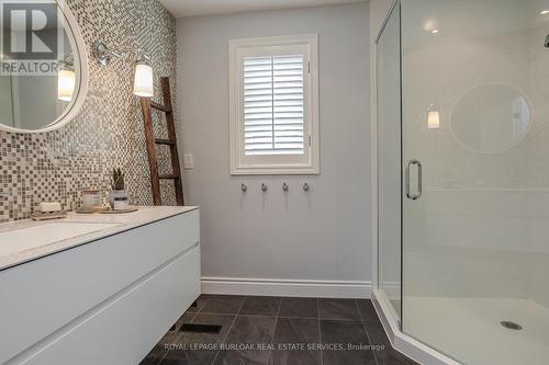 4016 Lantern Lane, Burlington (Shoreacres), ON - Indoor Photo Showing Bathroom